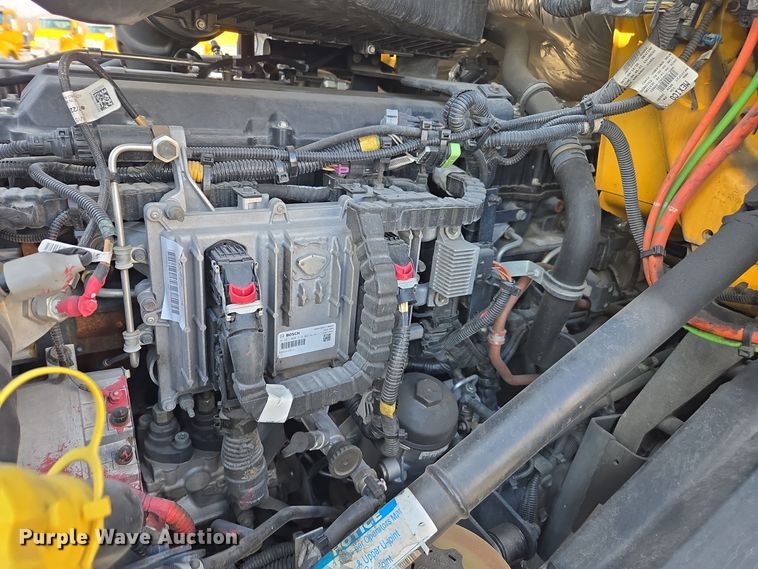 image for item EI4131 2021 International LT625 semi truck