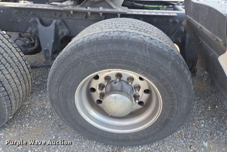 image for item EI4131 2021 International LT625 semi truck