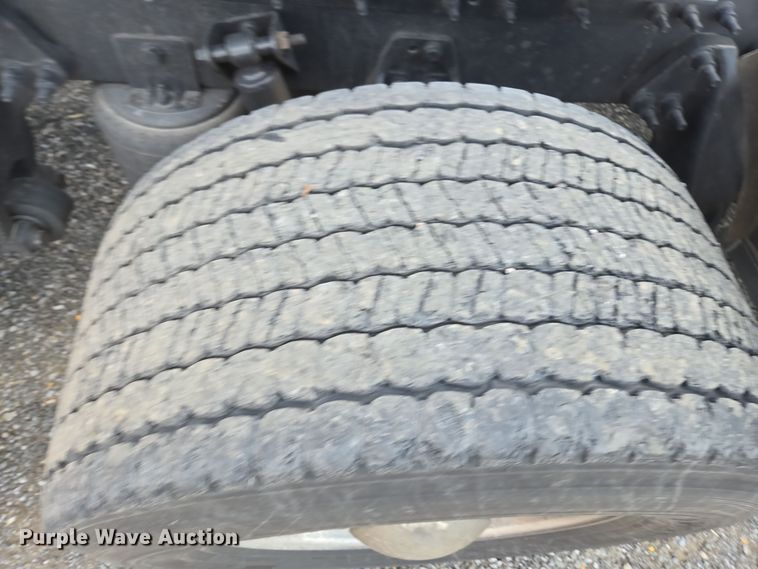 image for item EI4131 2021 International LT625 semi truck