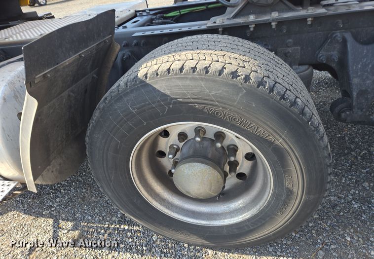 image for item EI4131 2021 International LT625 semi truck