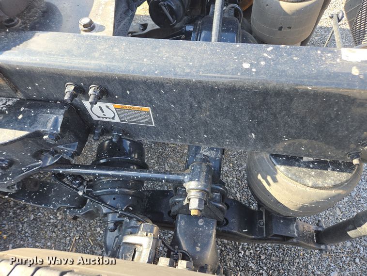 image for item EI4132 2022 Kenworth T680 semi truck