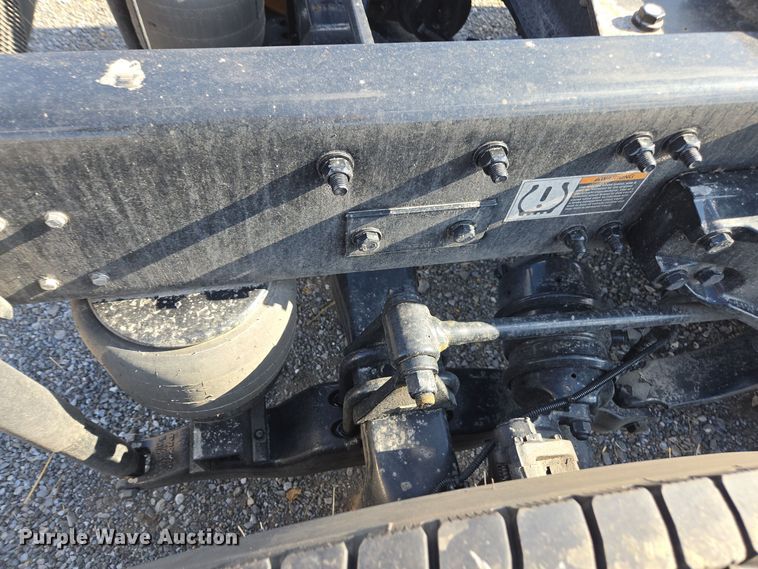 image for item EI4132 2022 Kenworth T680 semi truck