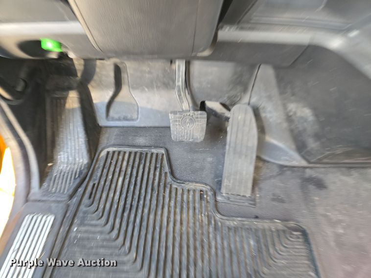 image for item EI4132 2022 Kenworth T680 semi truck