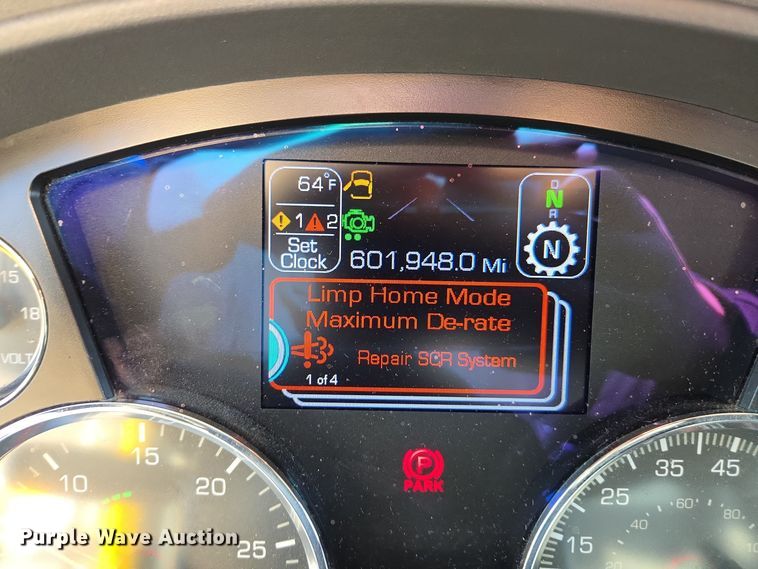 image for item EI4132 2022 Kenworth T680 semi truck