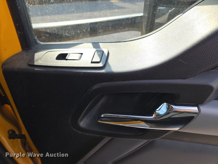 image for item EI4132 2022 Kenworth T680 semi truck