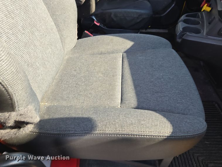 image for item EI4132 2022 Kenworth T680 semi truck