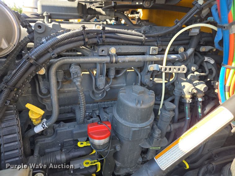 image for item EI4132 2022 Kenworth T680 semi truck