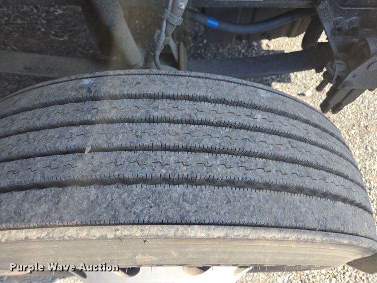 image for item EI4132 2022 Kenworth T680 semi truck