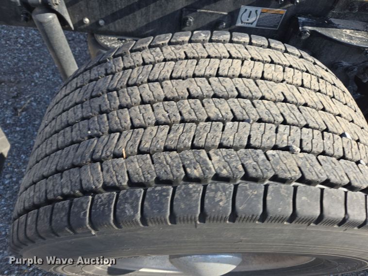 image for item EI4132 2022 Kenworth T680 semi truck