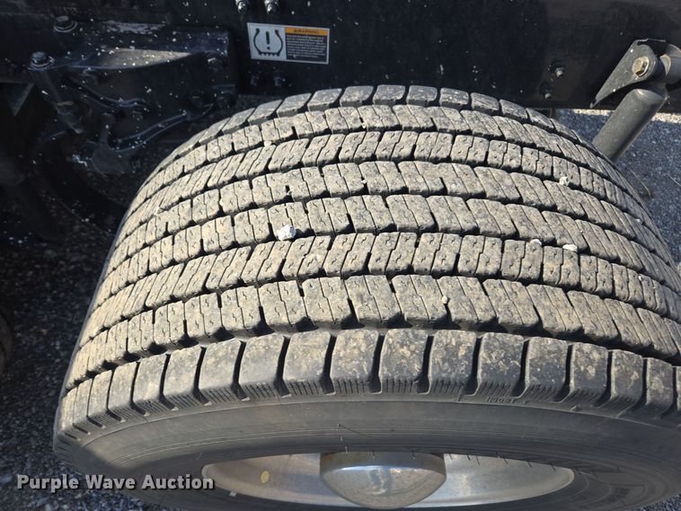 image for item EI4132 2022 Kenworth T680 semi truck