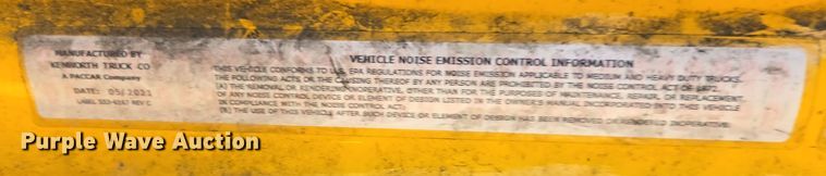 image for item EI4132 2022 Kenworth T680 semi truck