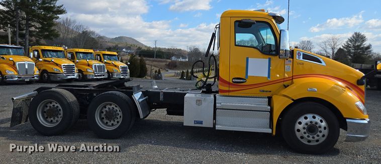 image for item EI4133 2021 Kenworth T680 semi truck