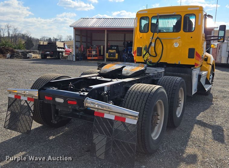 image for item EI4133 2021 Kenworth T680 semi truck