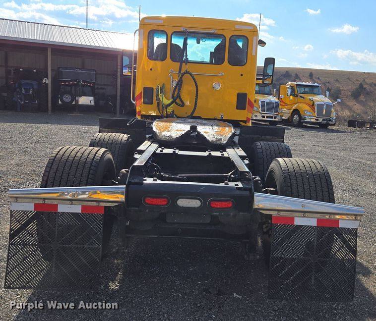 image for item EI4133 2021 Kenworth T680 semi truck