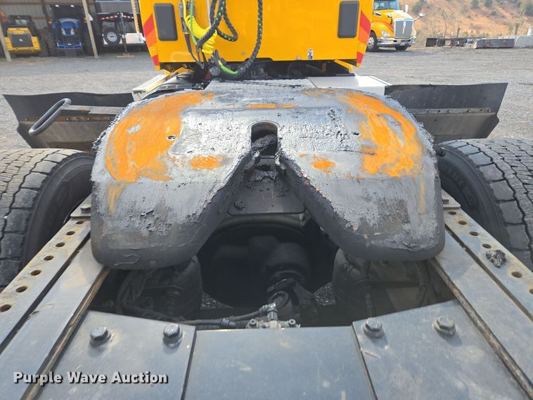 image for item EI4133 2021 Kenworth T680 semi truck