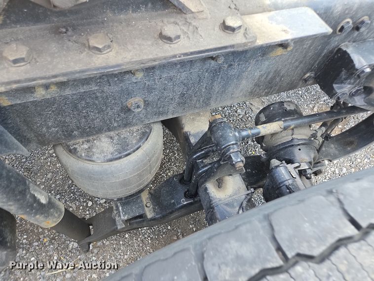 image for item EI4133 2021 Kenworth T680 semi truck