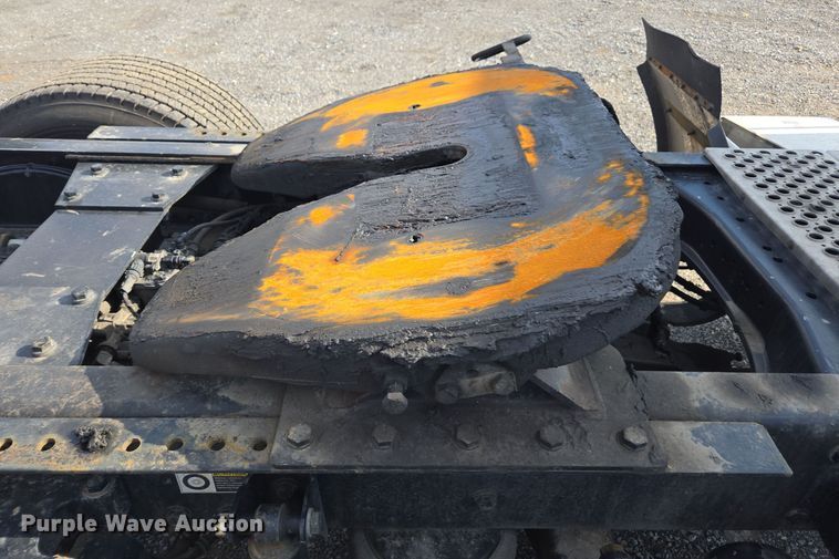 image for item EI4133 2021 Kenworth T680 semi truck