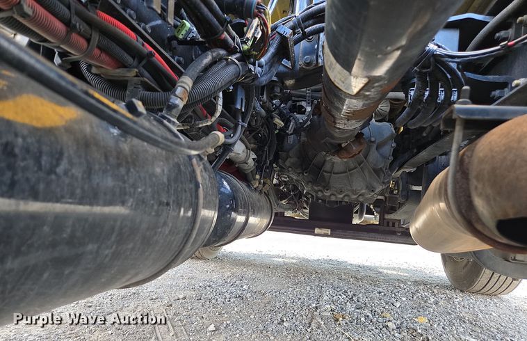 image for item EI4133 2021 Kenworth T680 semi truck