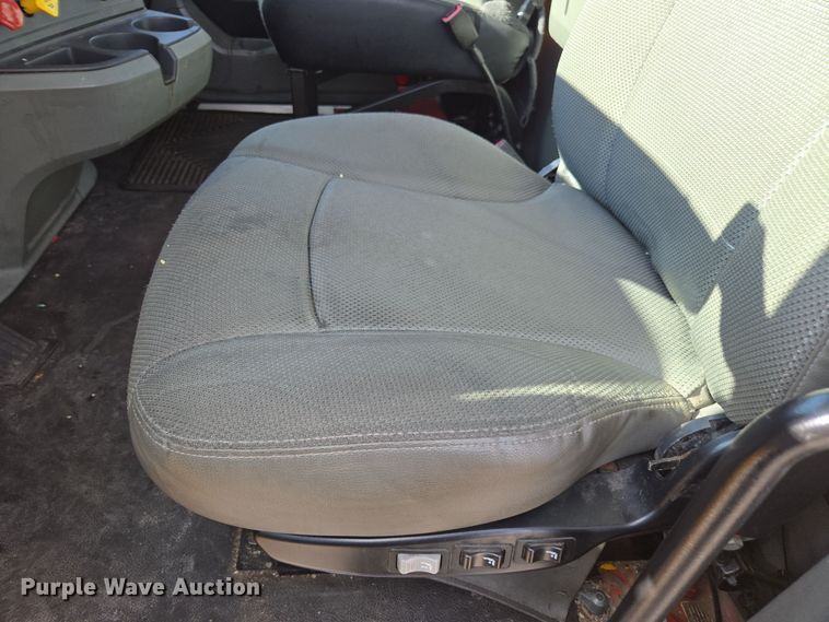 image for item EI4133 2021 Kenworth T680 semi truck