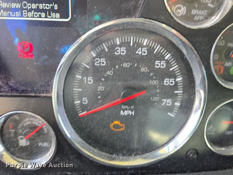 image for item EI4133 2021 Kenworth T680 semi truck