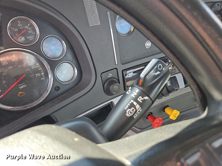 image for item EI4133 2021 Kenworth T680 semi truck