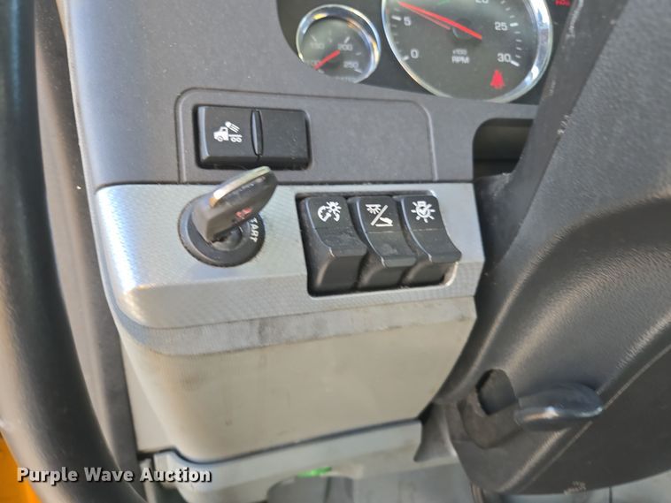 image for item EI4133 2021 Kenworth T680 semi truck