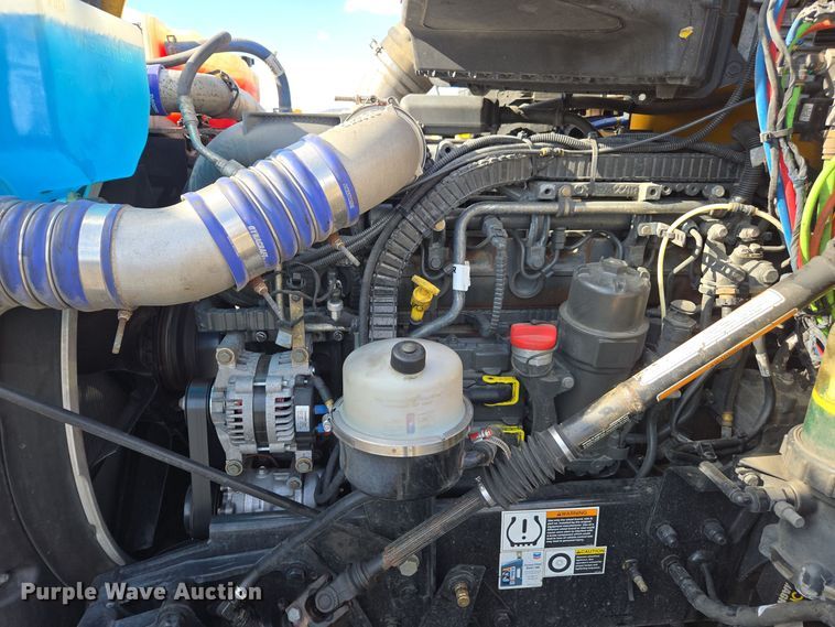 image for item EI4133 2021 Kenworth T680 semi truck