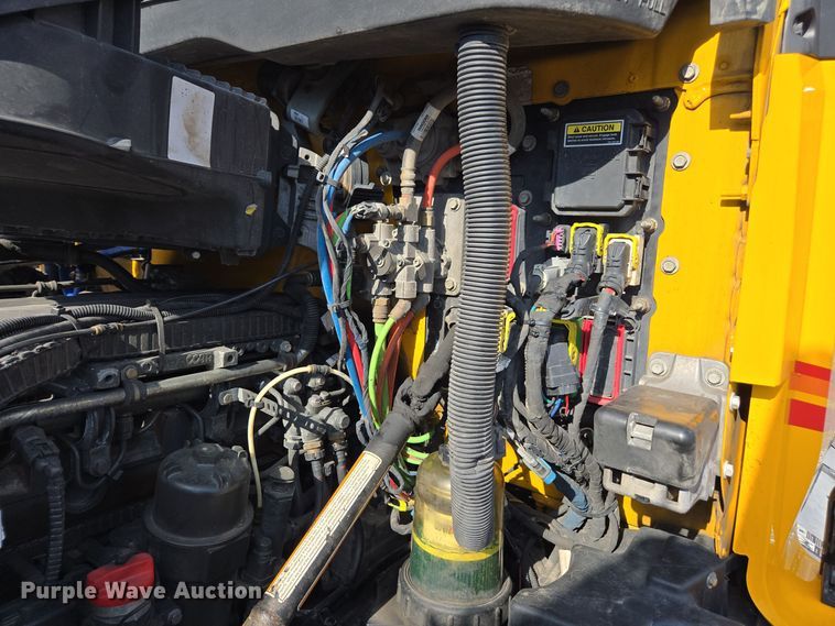 image for item EI4133 2021 Kenworth T680 semi truck