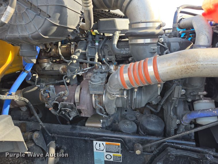 image for item EI4133 2021 Kenworth T680 semi truck