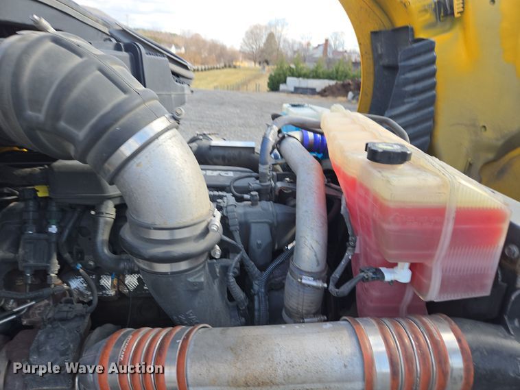 image for item EI4133 2021 Kenworth T680 semi truck