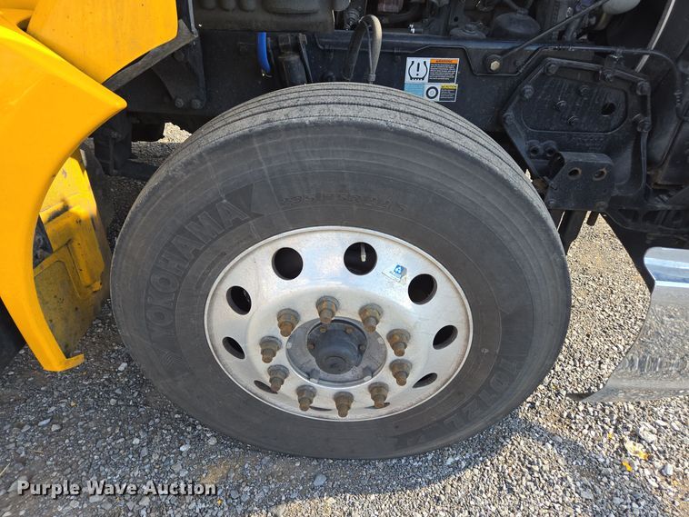 image for item EI4133 2021 Kenworth T680 semi truck