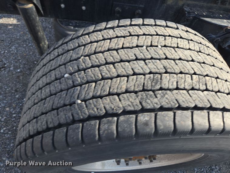 image for item EI4133 2021 Kenworth T680 semi truck