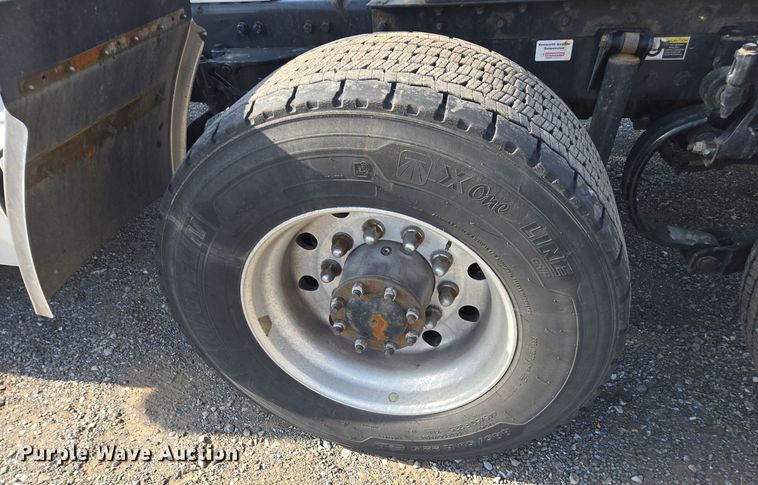 image for item EI4133 2021 Kenworth T680 semi truck