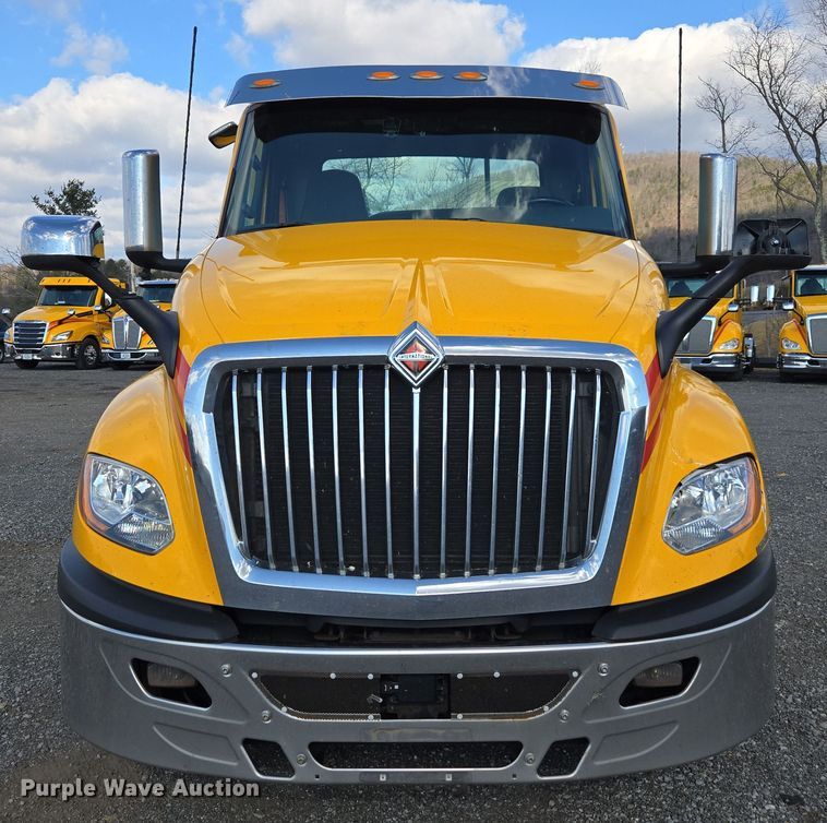 image for item EI4134 2021 International LT625 semi truck