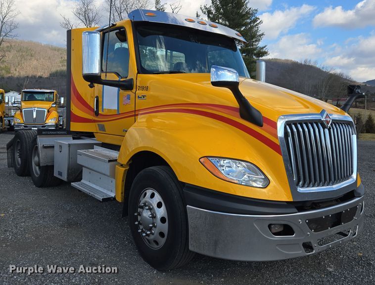 image for item EI4134 2021 International LT625 semi truck