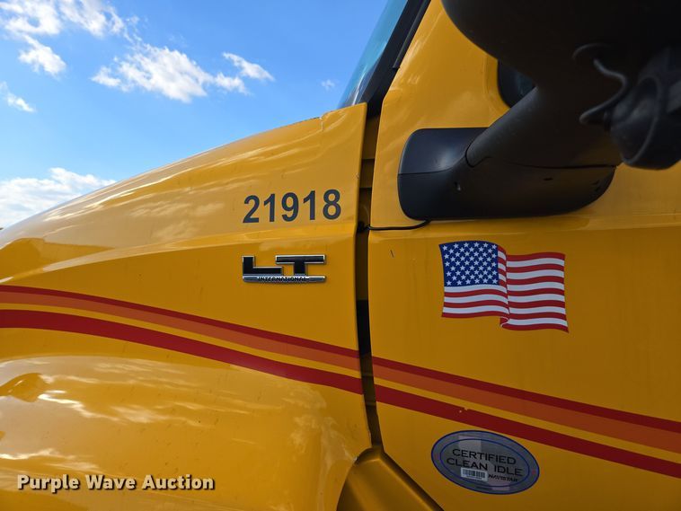 image for item EI4134 2021 International LT625 semi truck