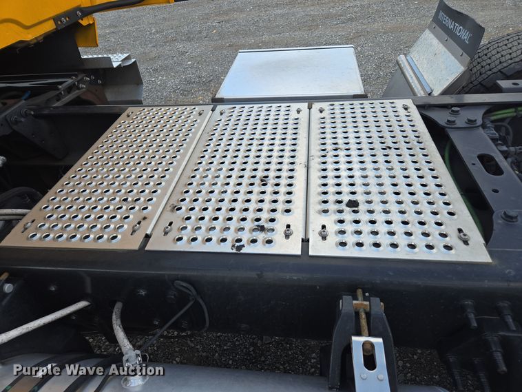 image for item EI4134 2021 International LT625 semi truck