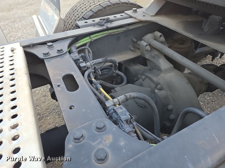 image for item EI4134 2021 International LT625 semi truck