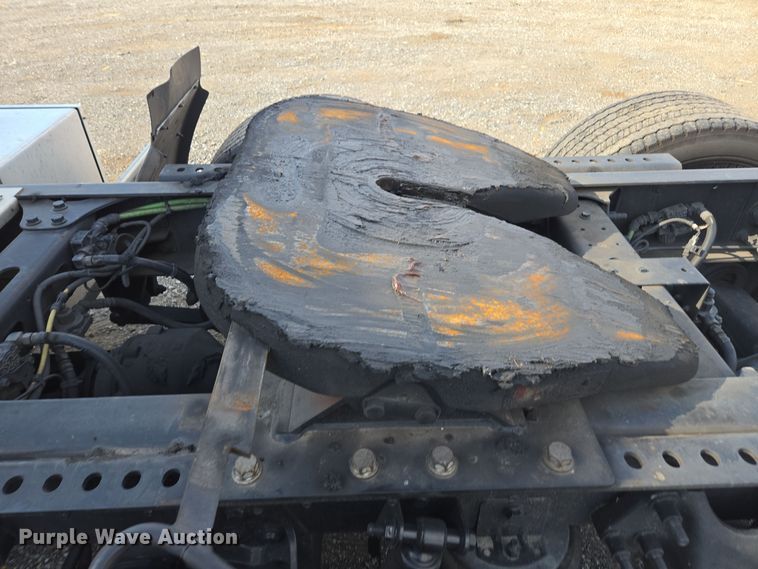 image for item EI4134 2021 International LT625 semi truck