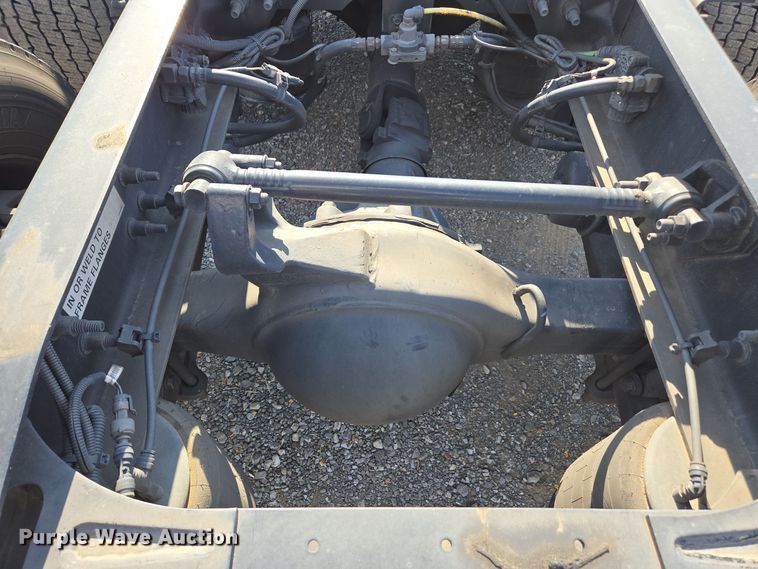 image for item EI4134 2021 International LT625 semi truck