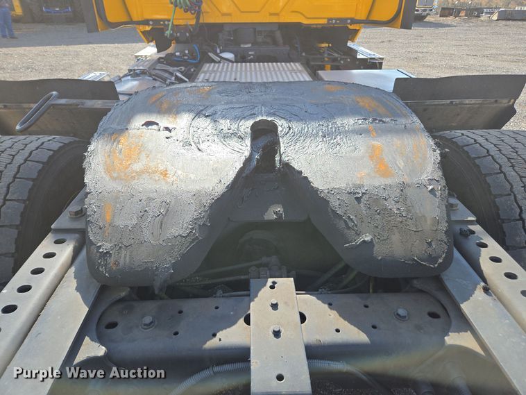 image for item EI4134 2021 International LT625 semi truck