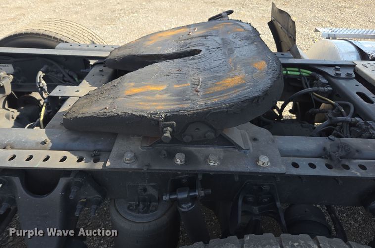 image for item EI4134 2021 International LT625 semi truck