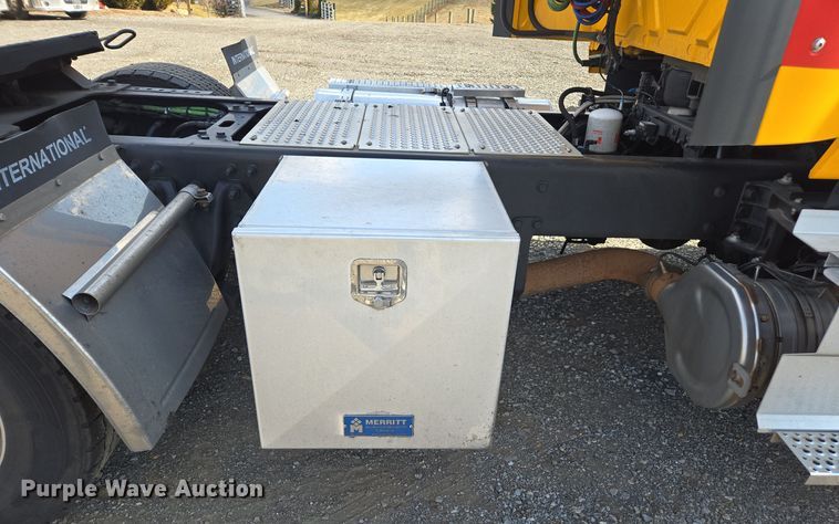 image for item EI4134 2021 International LT625 semi truck