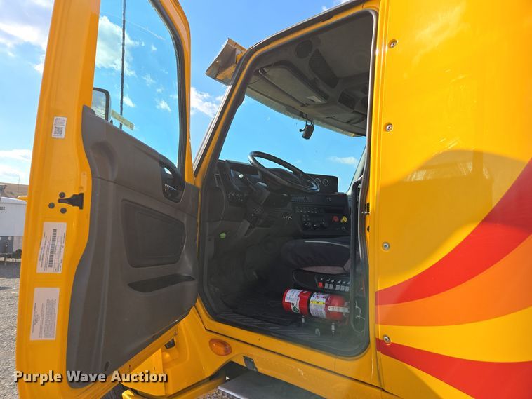 image for item EI4134 2021 International LT625 semi truck