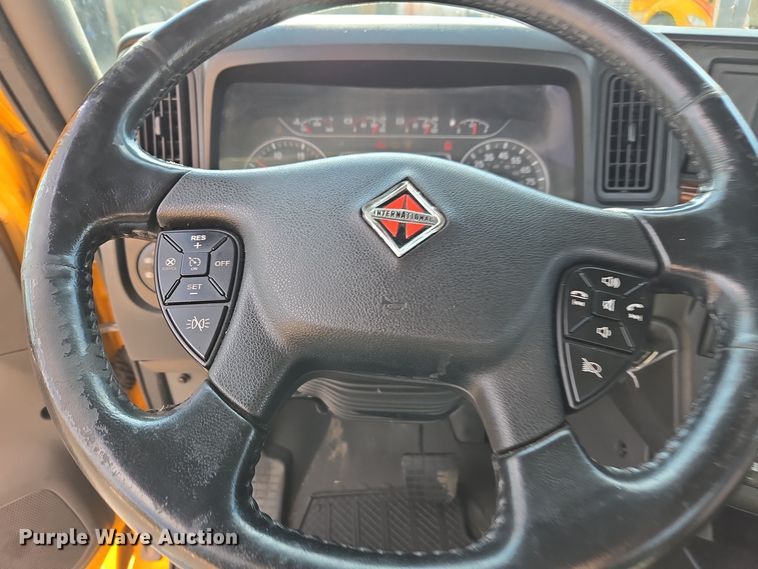 image for item EI4134 2021 International LT625 semi truck