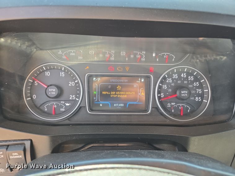 image for item EI4134 2021 International LT625 semi truck