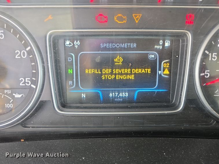 image for item EI4134 2021 International LT625 semi truck