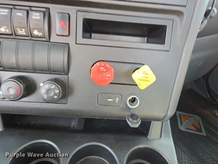 image for item EI4134 2021 International LT625 semi truck