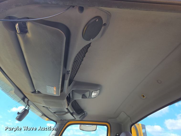 image for item EI4134 2021 International LT625 semi truck