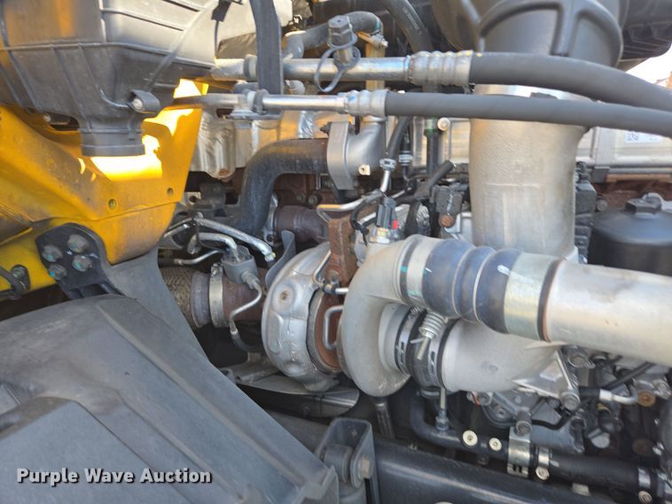 image for item EI4134 2021 International LT625 semi truck